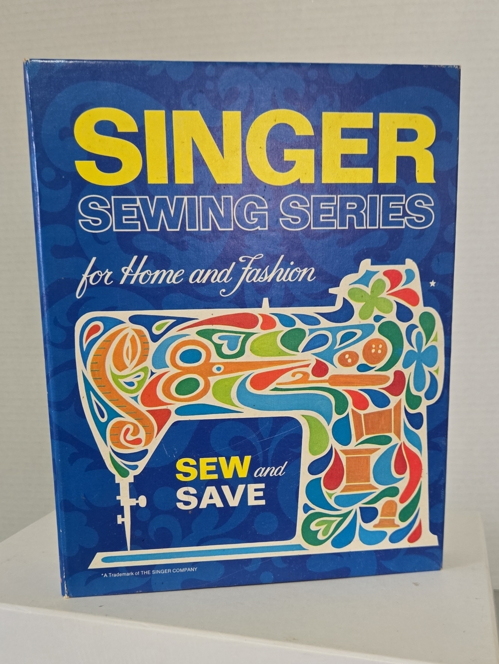 SINGER Sewing Series Vintage-Style Sewing Machine Booklet - Blue